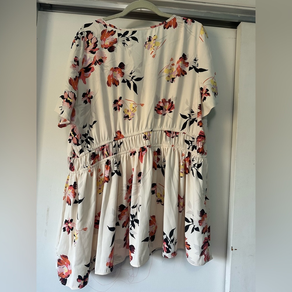 Torrid Floral V-Neck Blouse - Picture 2 of 3